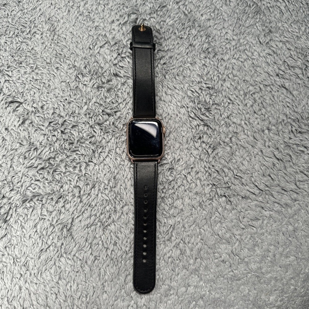 Apple Watch Series 5 40mm Rose Gold Untested For Parts Cracked Corner